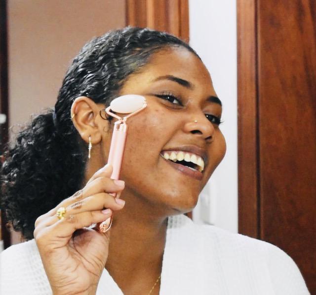 GLOWSAVY® Vibrating Facial Jade Roller Stone